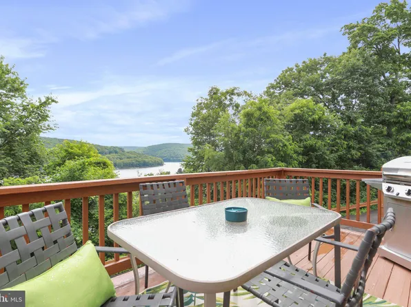 118 Roman Ridge Rd, Oakland, MD 21550