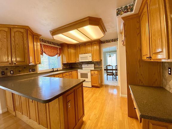 5th image of 459 E Moss Creek Dr