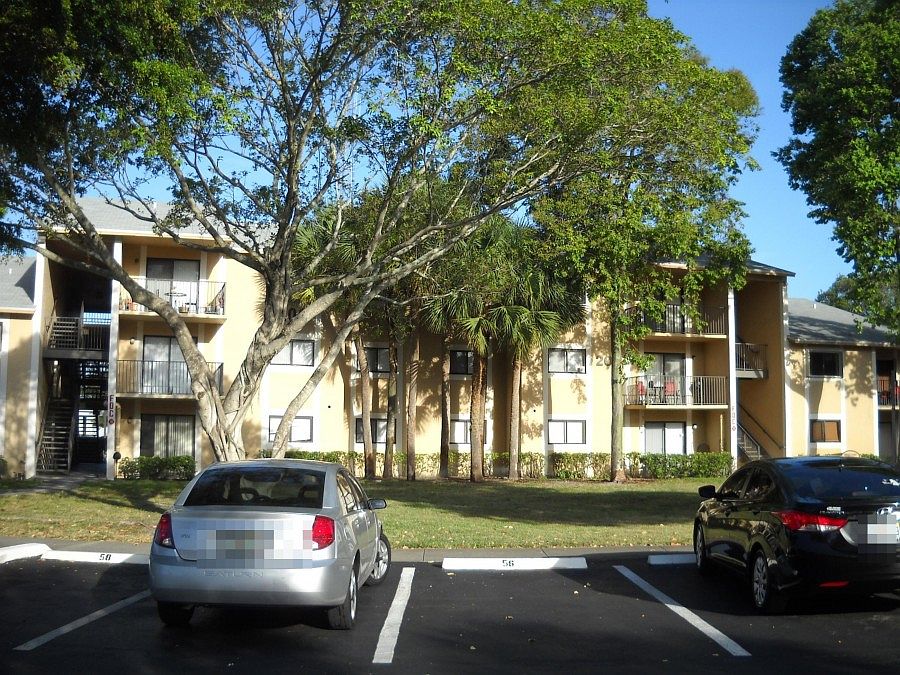 1st image of 200 Palm Cir W APT 101