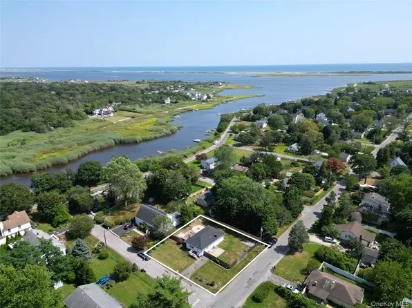8 King Road W, Mastic Beach, NY 11951