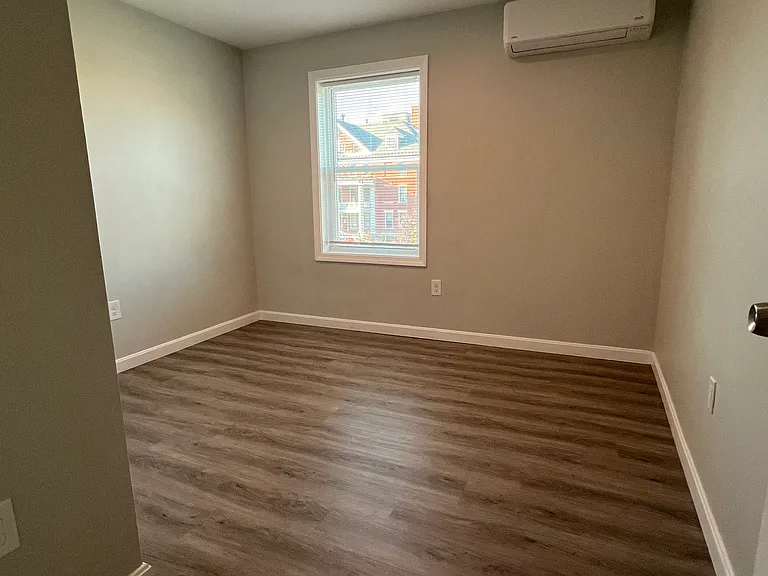 837 Broad St #3C — Photo 8