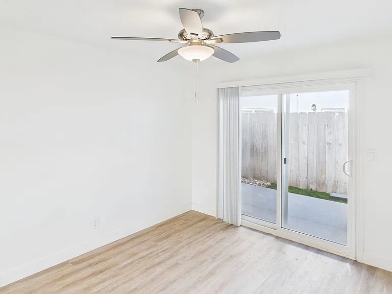 330 W I St — Photo 50