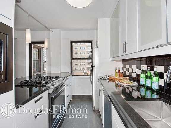 5th image of 55 E 9th St APT 10G