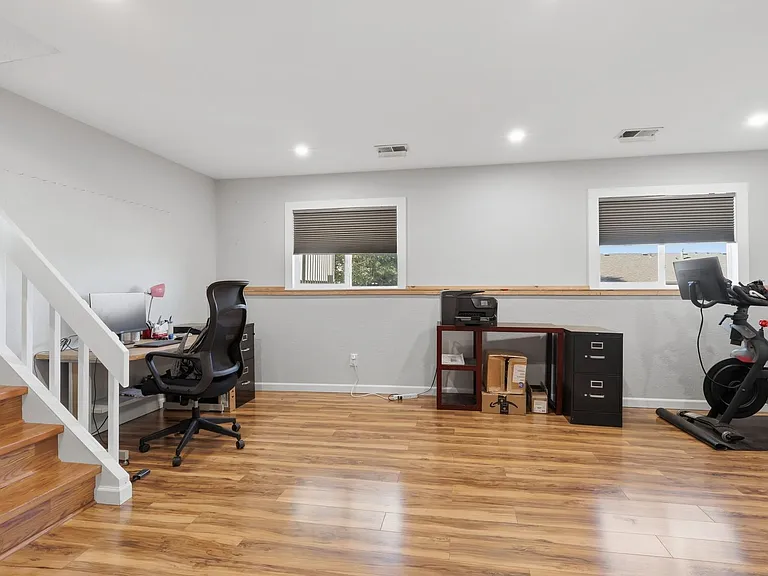 931 Mountain View Dr — Photo 16