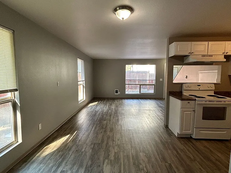 1516 N Brook Ct — Photo 4