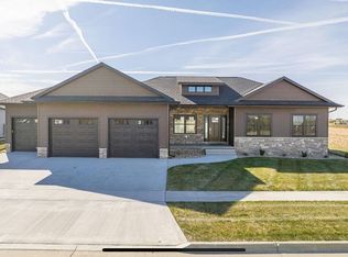 1403 Green Creek Rd, Cedar Falls, IA 50613