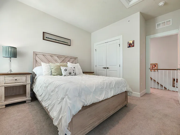409 Spruce Ln — Photo 37