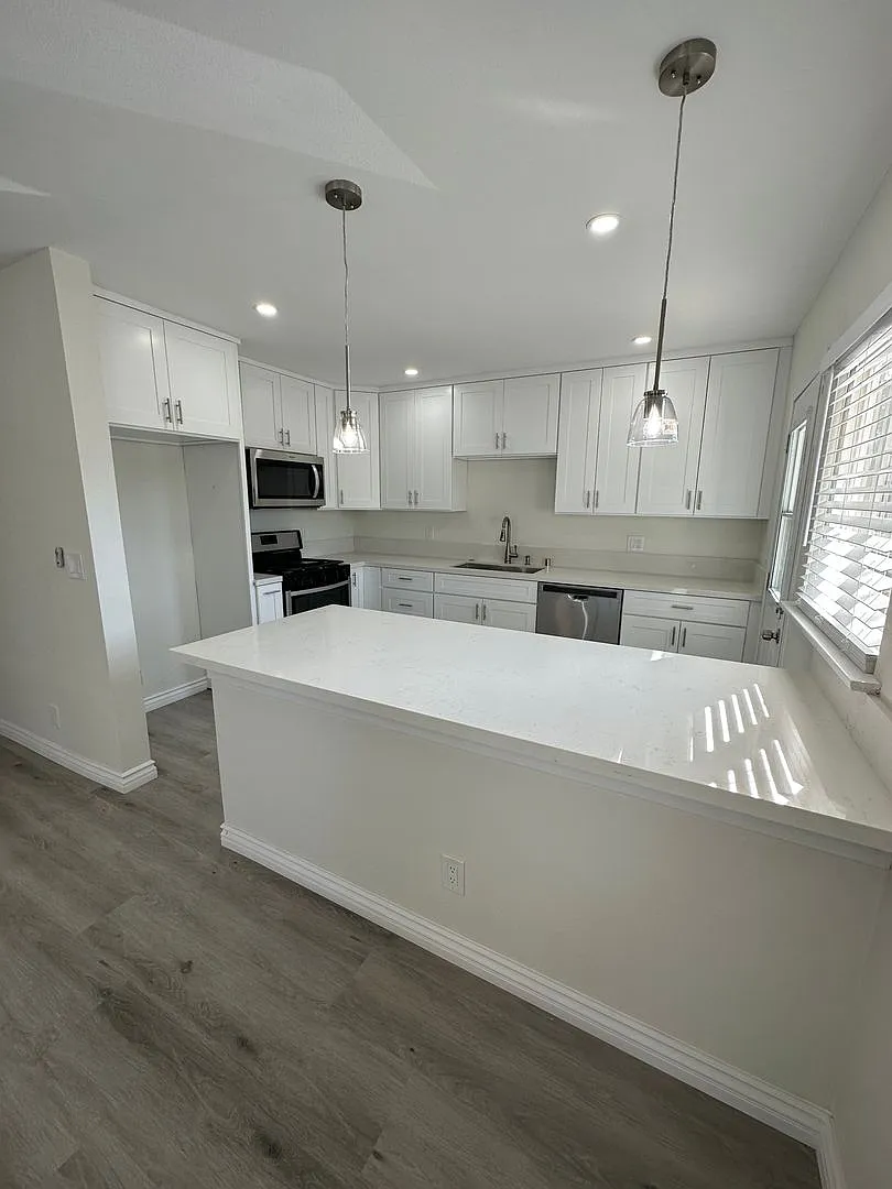 240 W Collins — Photo 1