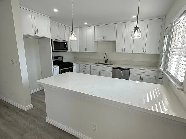 240 W Collins — Photo 1