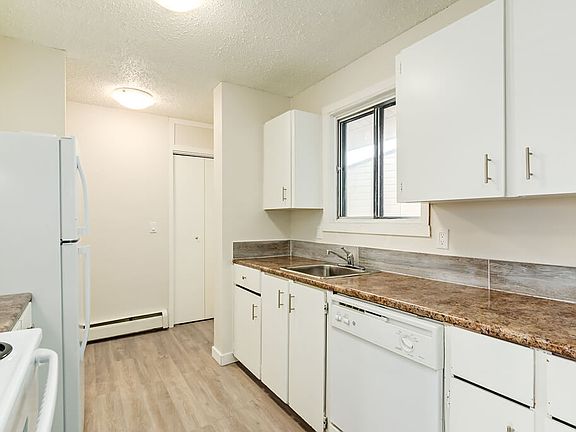 4th image of 4518 42nd St #103