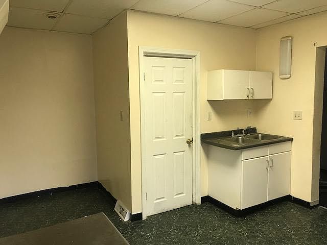 1st image of 1045 W Avenue Back