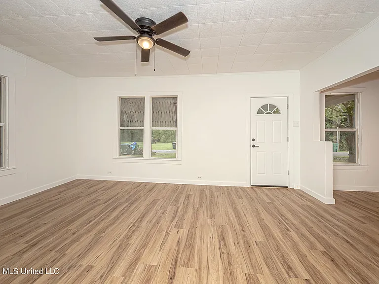 4406 Richard St — Photo 5