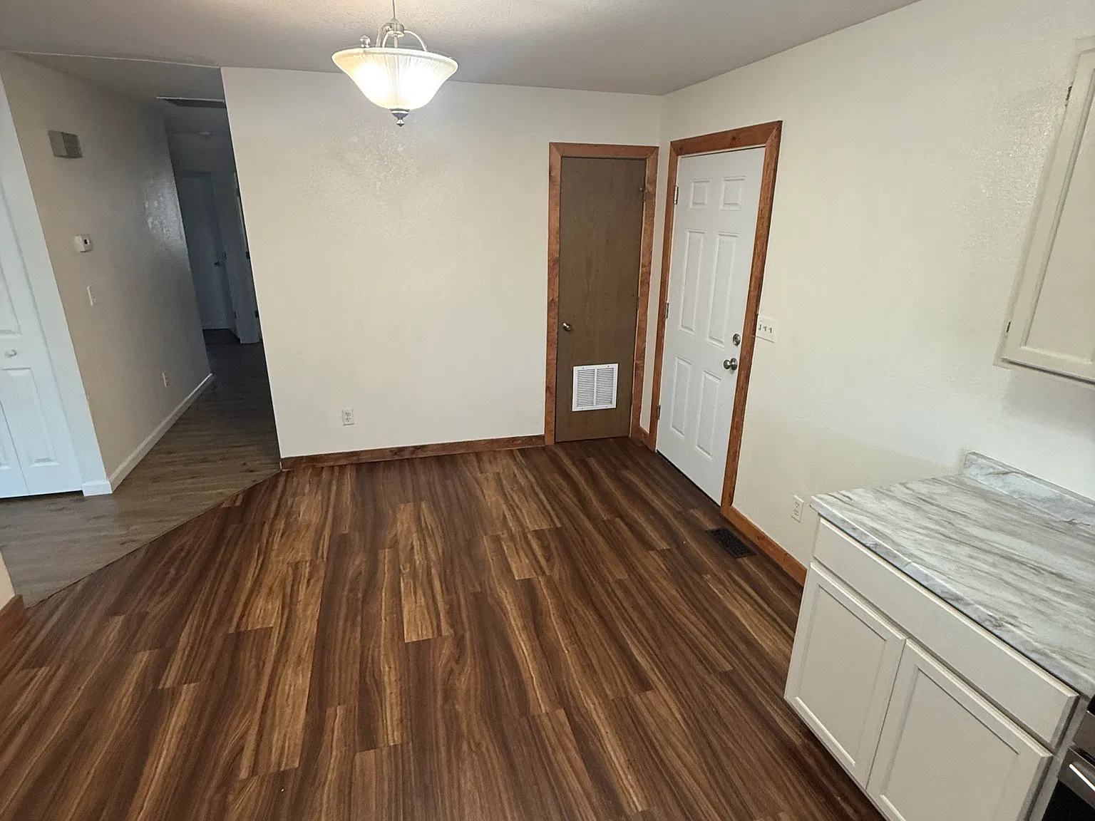 3 bed, 1.5 bath, 1200 sqft, $2,500 — Photo 4