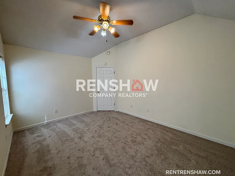 6893 Century Oaks Dr — Photo 7