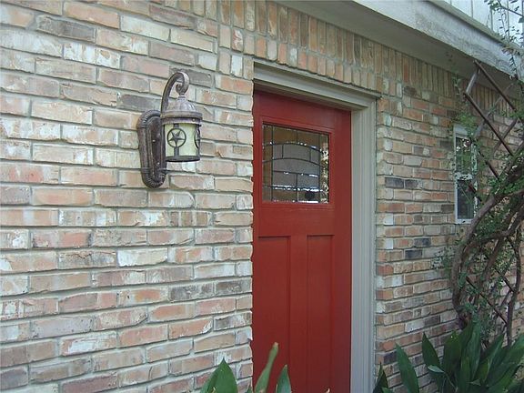 2nd image of 2416 S Graham Dr