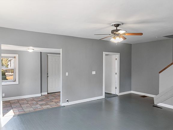 3rd image of 349 W Manhattan Blvd