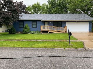 2303 Shaker Dr, Valparaiso, IN 46383