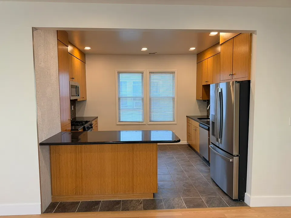 11 Floyd Ave #2