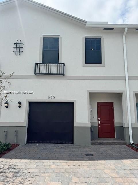 1st image of 665 NW 6th Ter