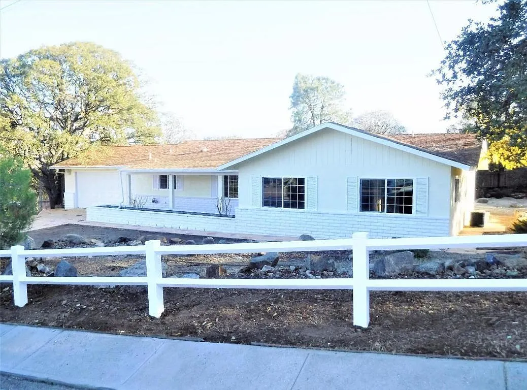 21504 Indian Wells Dr photo 1