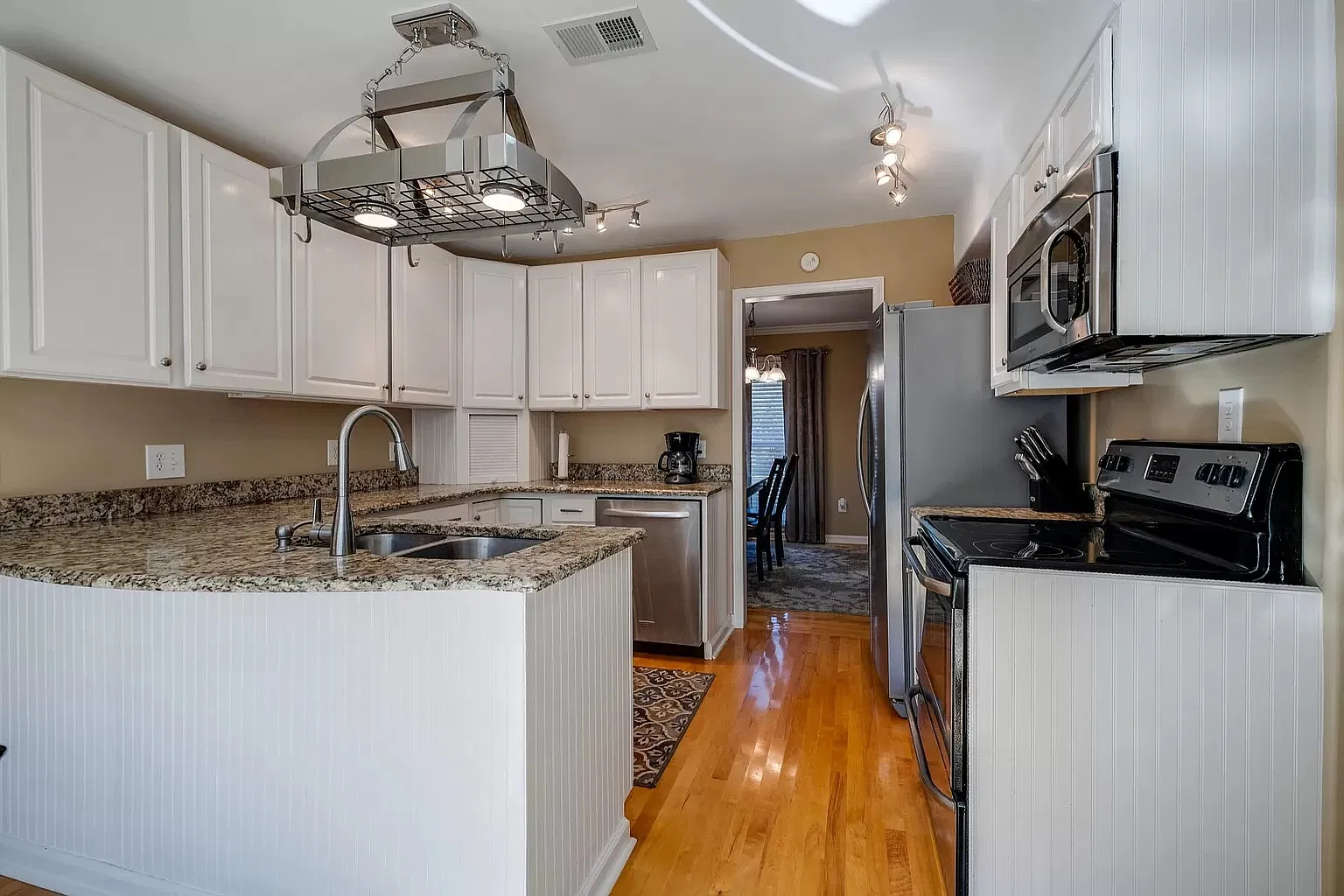 3 bed, 2068 sqft, $2,950 — Photo 4