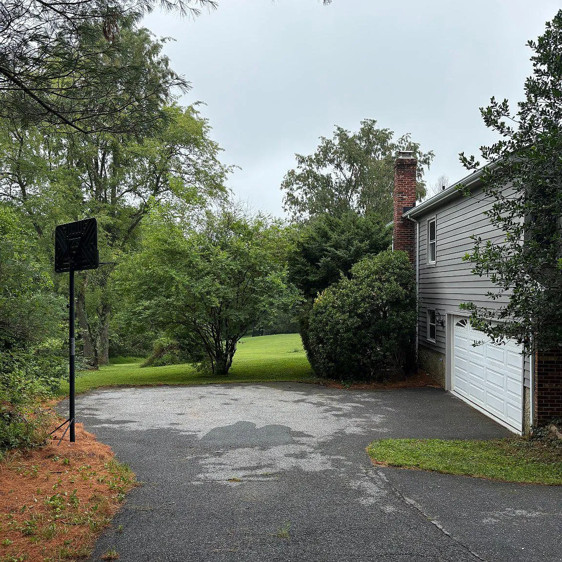 4 bed, 2.5 bath, 2256 sqft, $4,200 — Photo 3