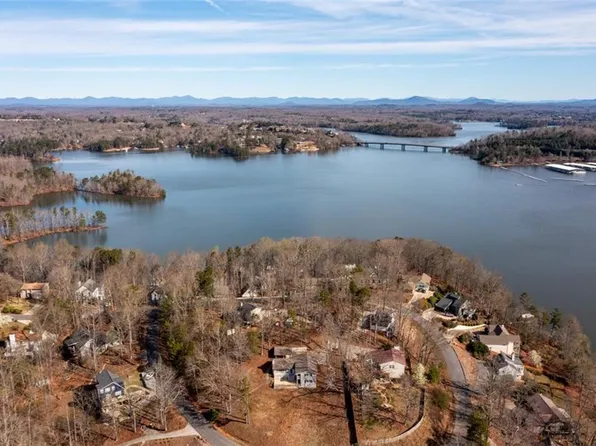 3487 Point View Cir, Gainesville, GA 30506