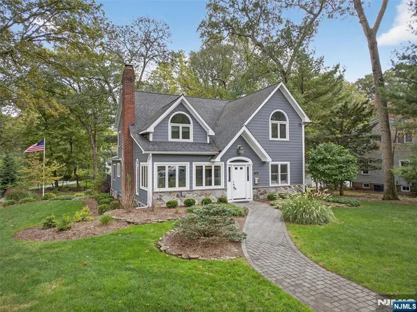 128 Oak Ridge Rd, Ramsey, NJ 07446