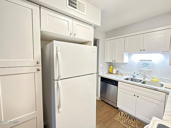 4th image of 2233 W Farmdale Avenue #1