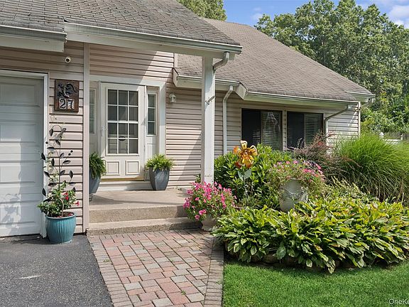 3rd image of 27 Sugarbush Lane
