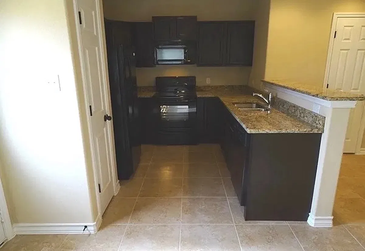 3 bed, 2492 sqft, $1,550 — Photo 4