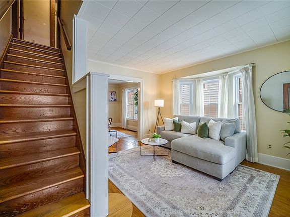 2nd image of 396-400 Hazelwood Ter