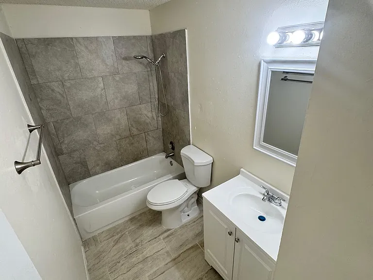 2629 Broadway #16 — Photo 7