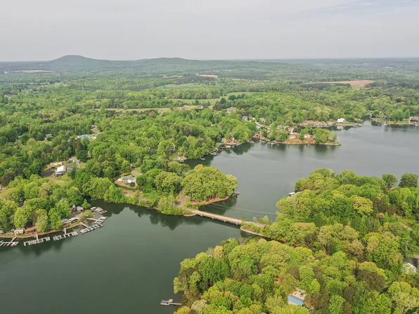 3618 Tee St, Sherrills Ford, NC 28673