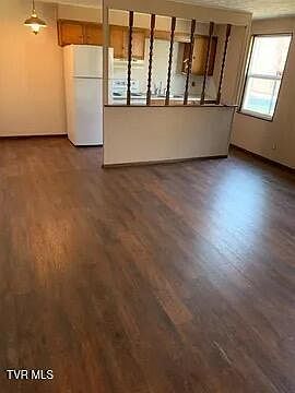 5th image of 105 Brookfield Dr
