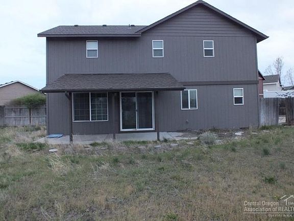 2nd image of 619 NE Sandstone Pl