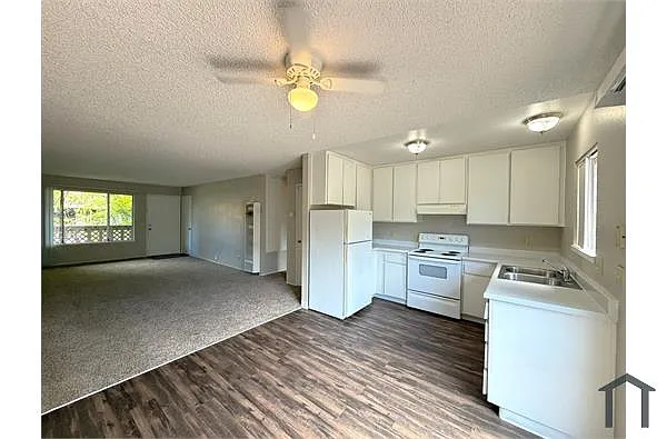 Building Photo - 463 Fleming Ave E