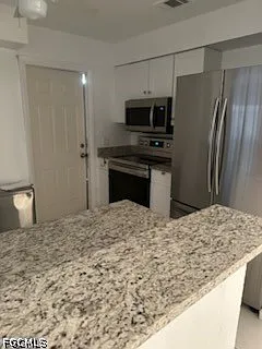 3 bed, 2.0 bath, 1474 sqft, $1,900 — Photo 2