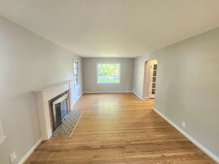 21 Glenmont Dr — Photo 8
