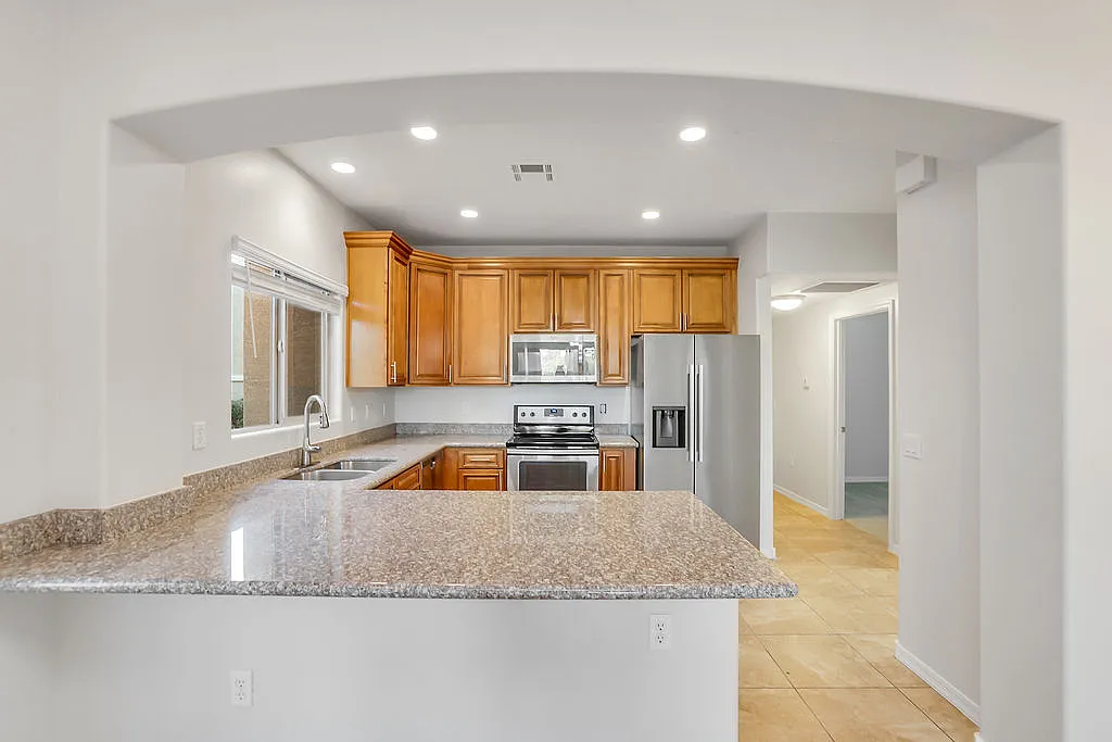 2 bed, 948 sqft, $1,700 — Photo 4
