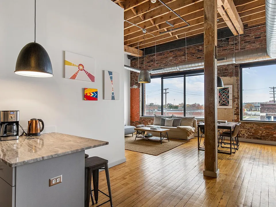 1410 Gratiot Ave #302