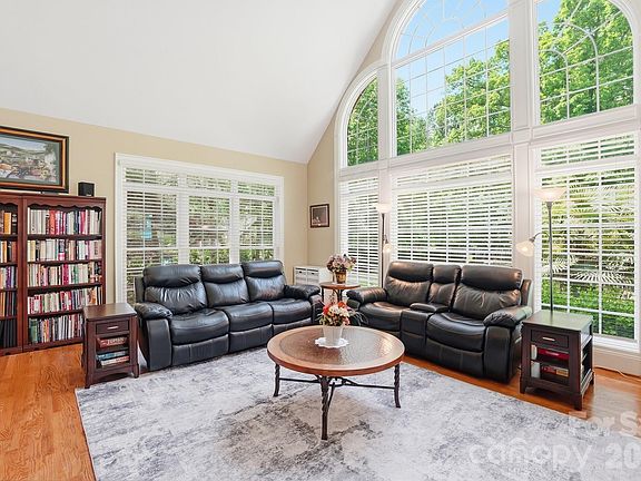 4th image of 1020 Rolling Park Ln #61
