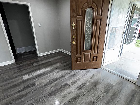 2nd image of 1607 SE 18th St