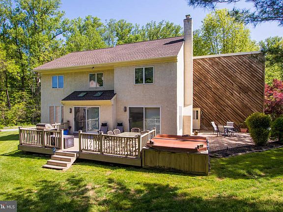 3rd image of 512 Buttonwood Dr