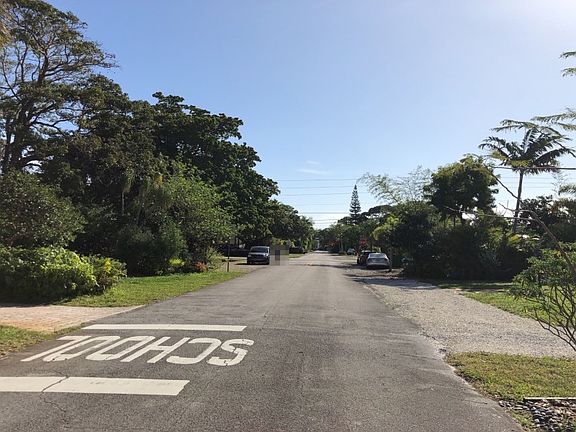 4th image of 415 NE 25th St