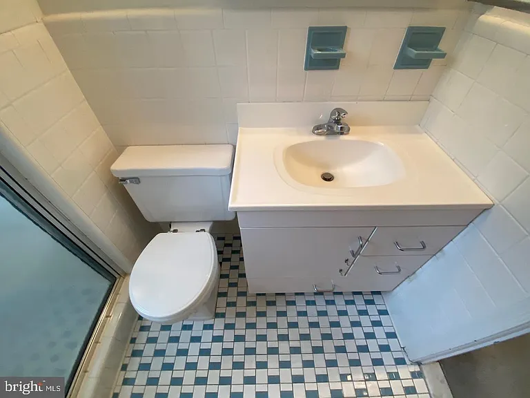 6411 E Halbert Rd — Photo 12