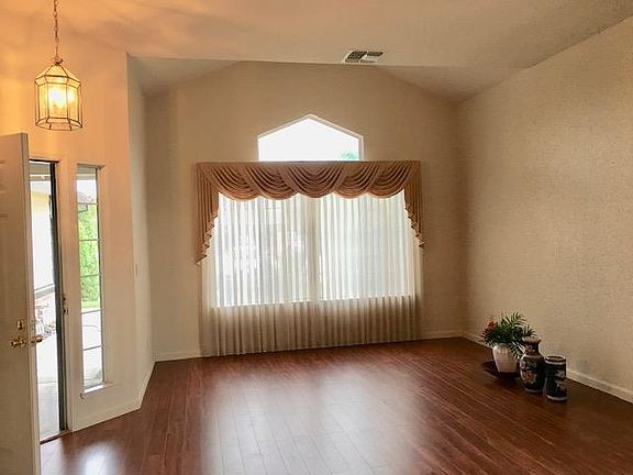 4th image of 837 Vintage Oak Ave