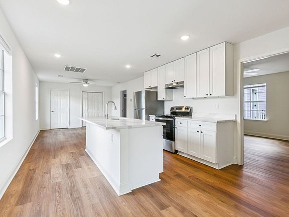 4th image of 2322 Saint Andrew St #2324