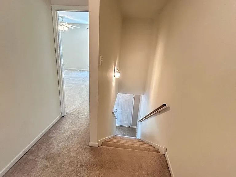 211 Greenbriar Dr — Photo 8