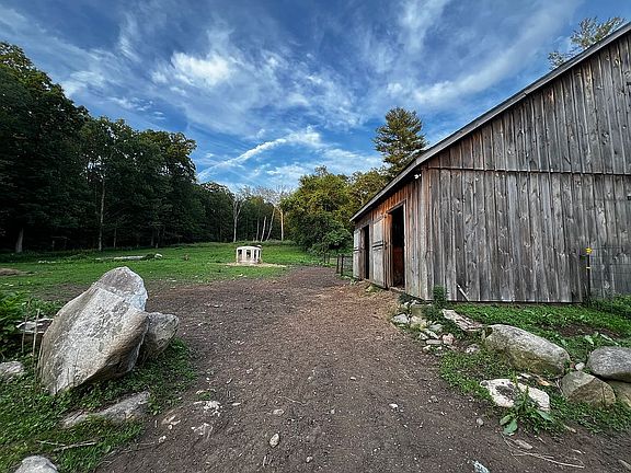2nd image of 294 Brook Rd